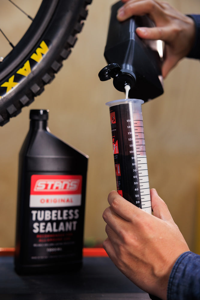 Filling the Stan's sealant injector